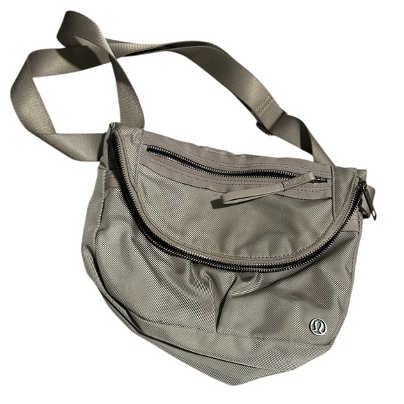 lululemon athletica Handbags - lululemon athletica festival bag